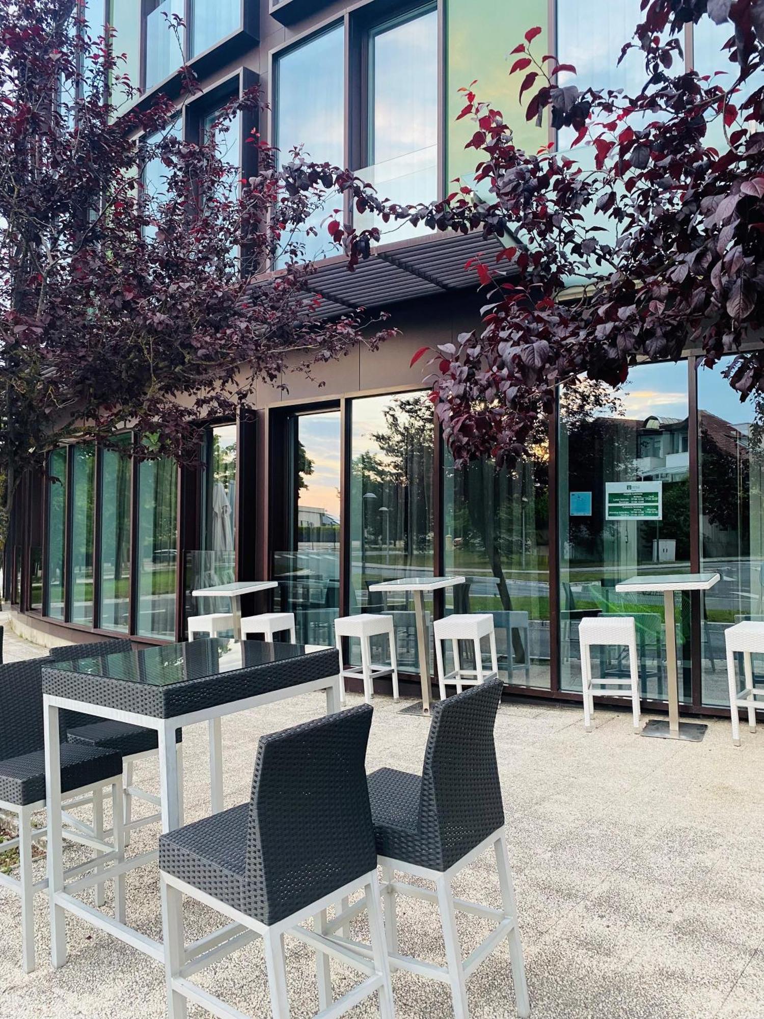 Hotel Jardines De Uleta Suites Vitoria-Gasteiz Ngoại thất bức ảnh