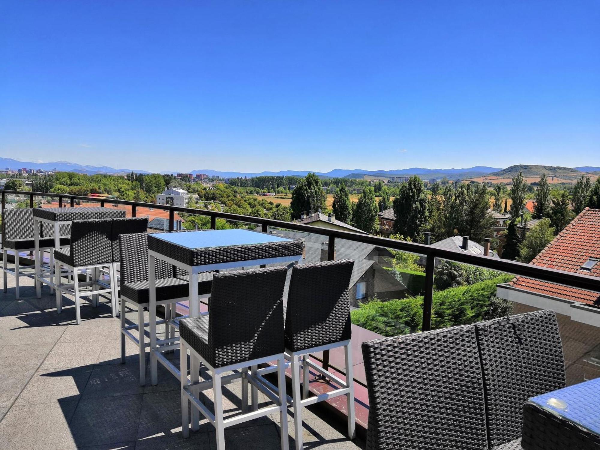 Hotel Jardines De Uleta Suites Vitoria-Gasteiz Ngoại thất bức ảnh