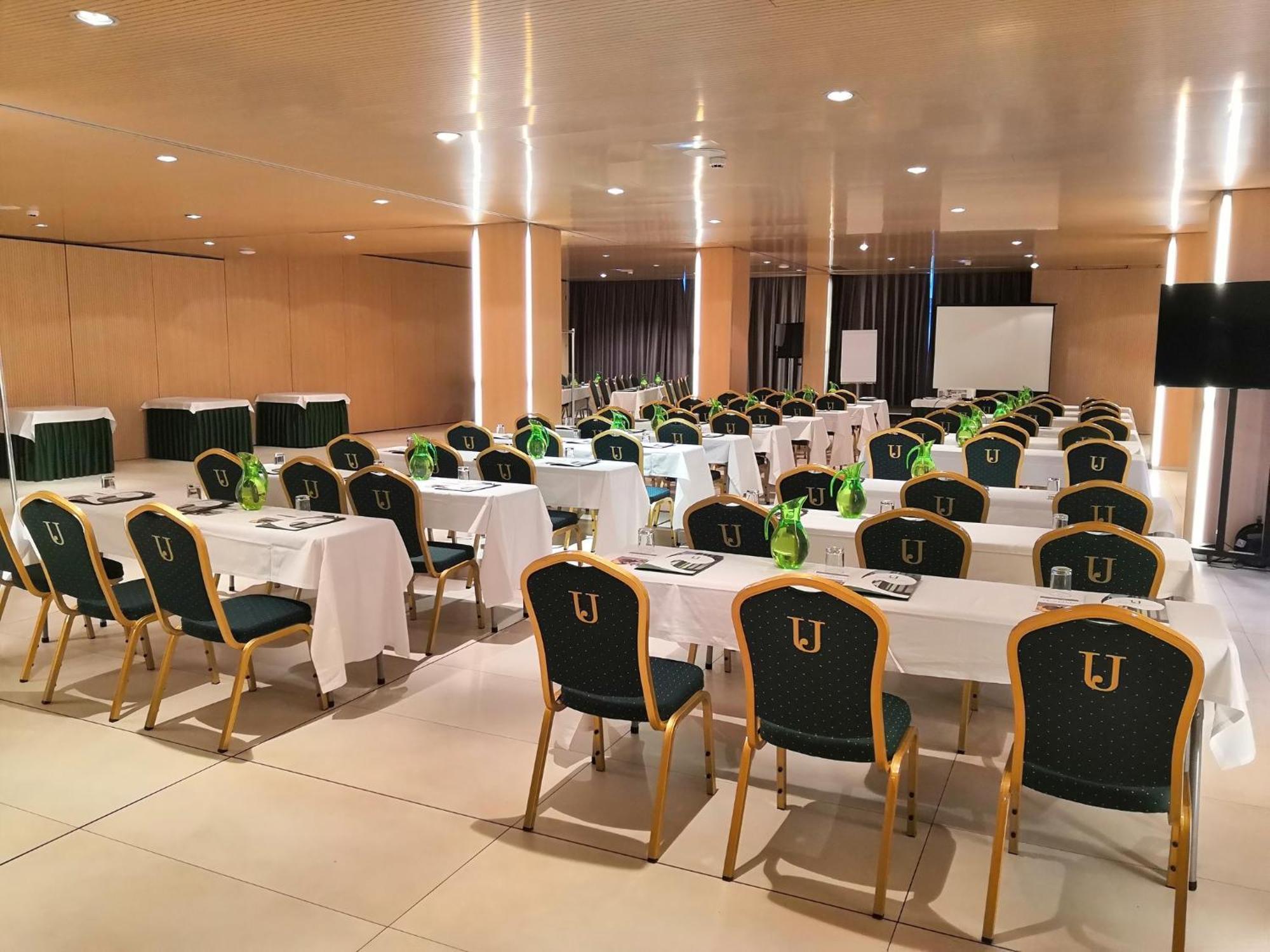 Hotel Jardines De Uleta Suites Vitoria-Gasteiz Ngoại thất bức ảnh