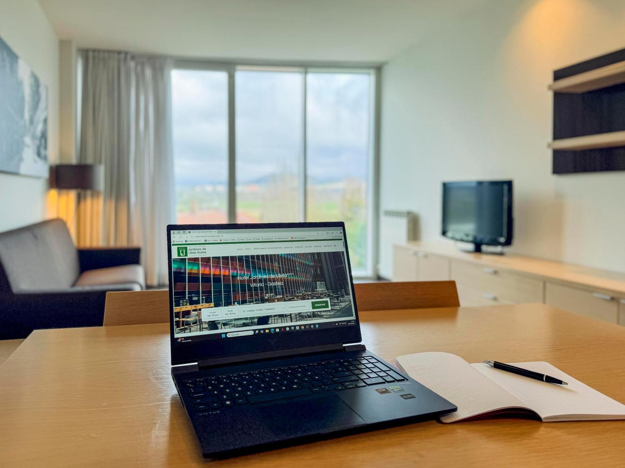 Hotel Jardines De Uleta Suites Vitoria-Gasteiz Ngoại thất bức ảnh