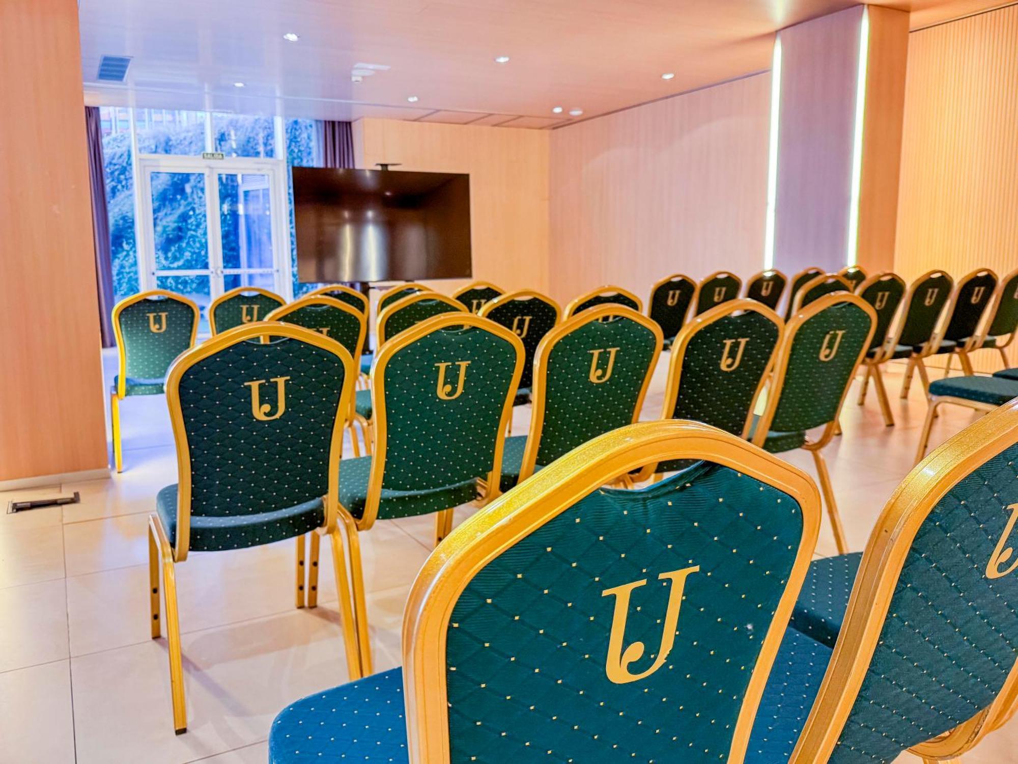 Hotel Jardines De Uleta Suites Vitoria-Gasteiz Ngoại thất bức ảnh