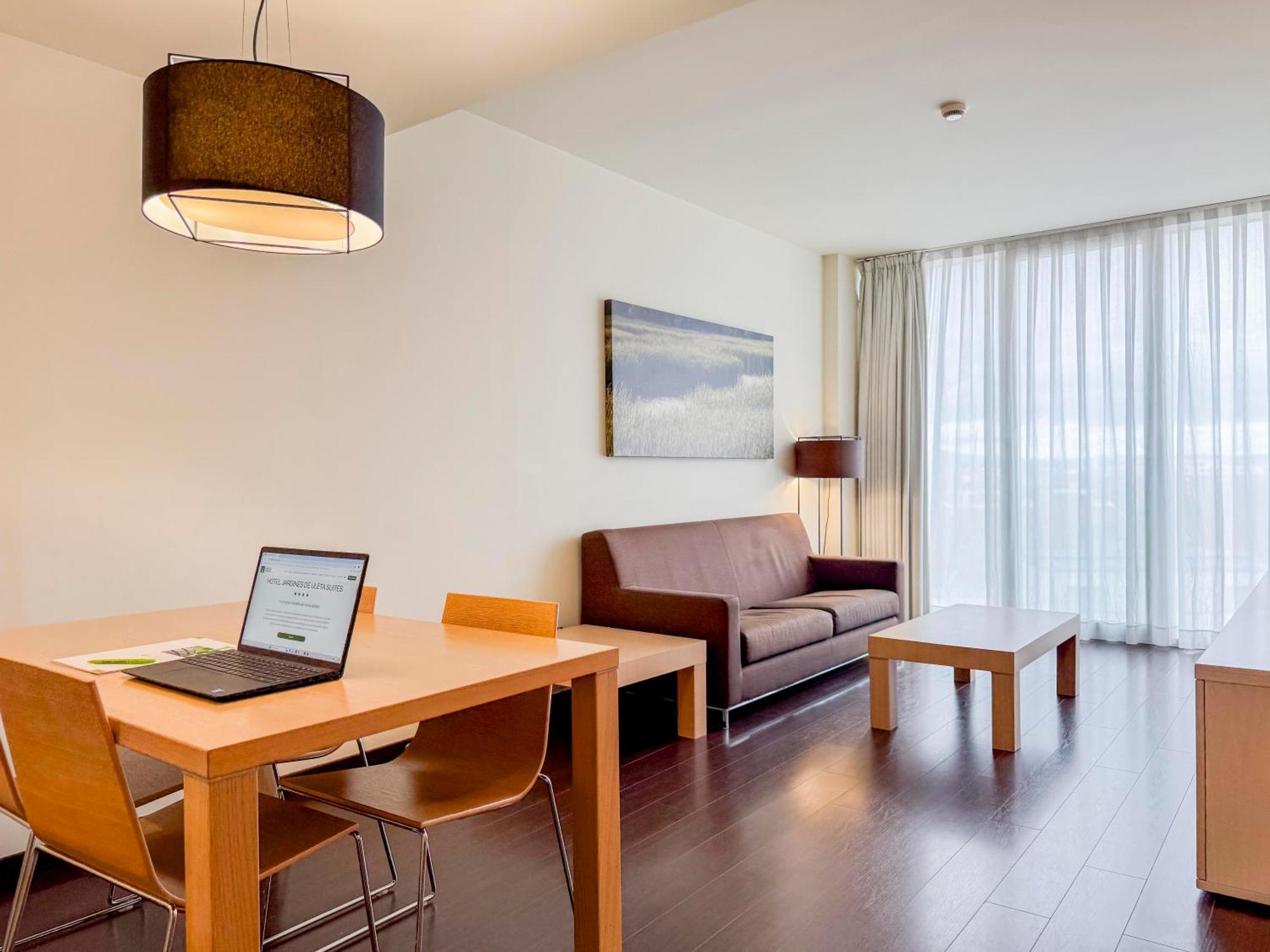 Hotel Jardines De Uleta Suites Vitoria-Gasteiz Ngoại thất bức ảnh