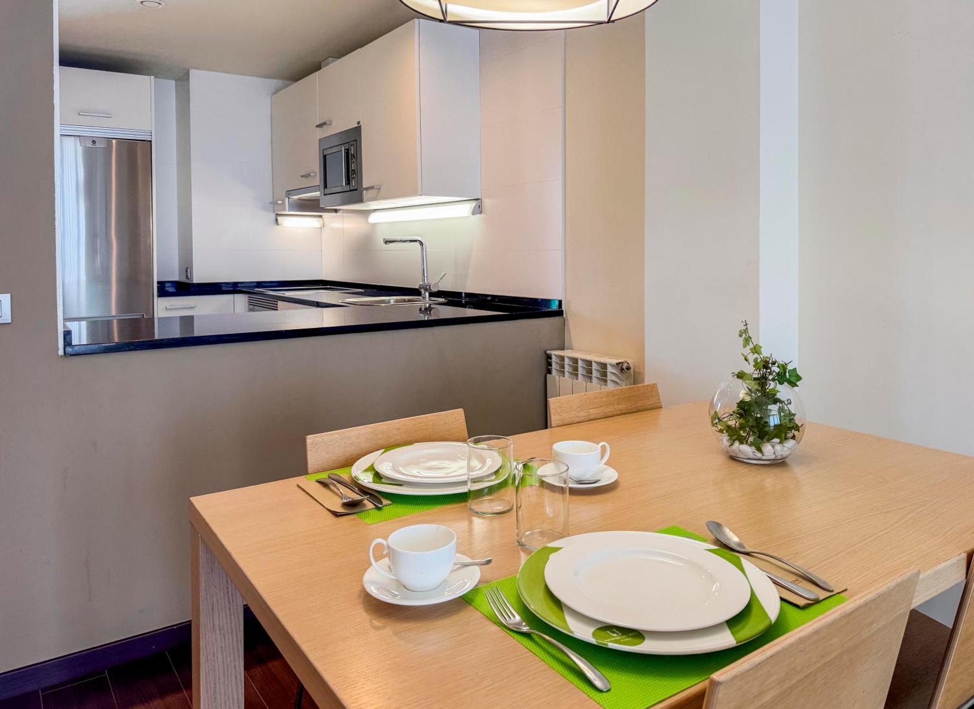 Hotel Jardines De Uleta Suites Vitoria-Gasteiz Ngoại thất bức ảnh