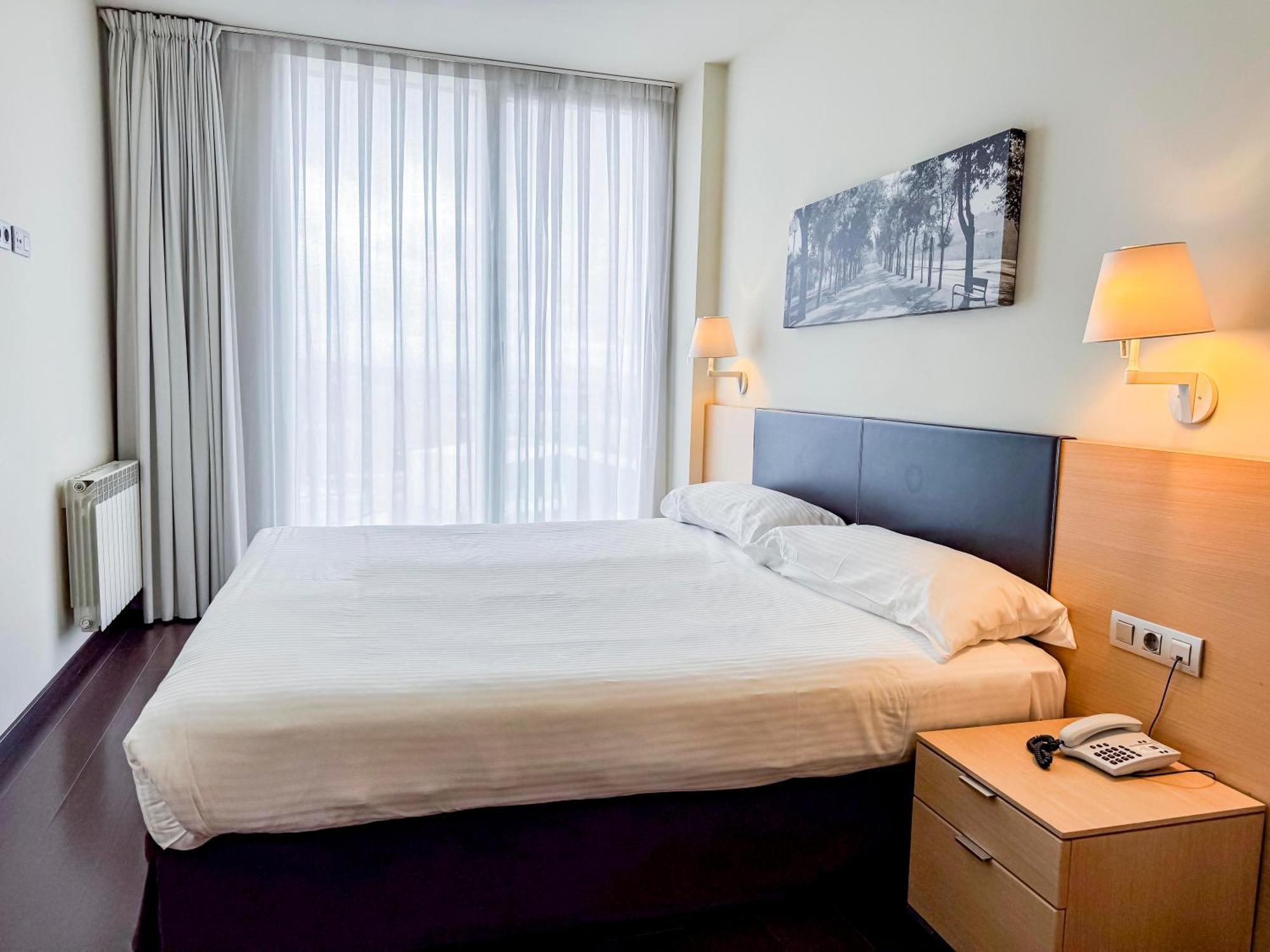 Hotel Jardines De Uleta Suites Vitoria-Gasteiz Ngoại thất bức ảnh
