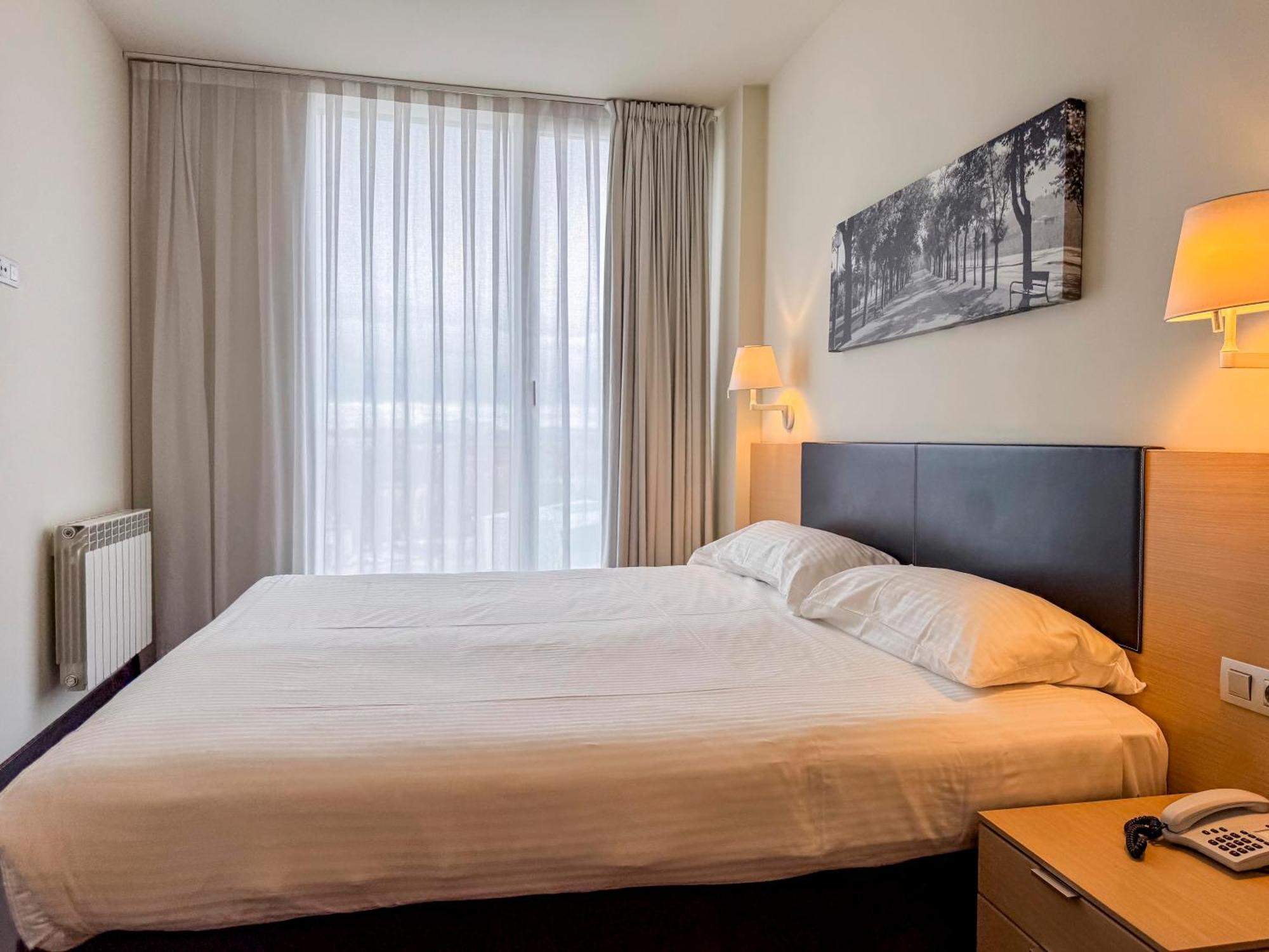 Hotel Jardines De Uleta Suites Vitoria-Gasteiz Ngoại thất bức ảnh