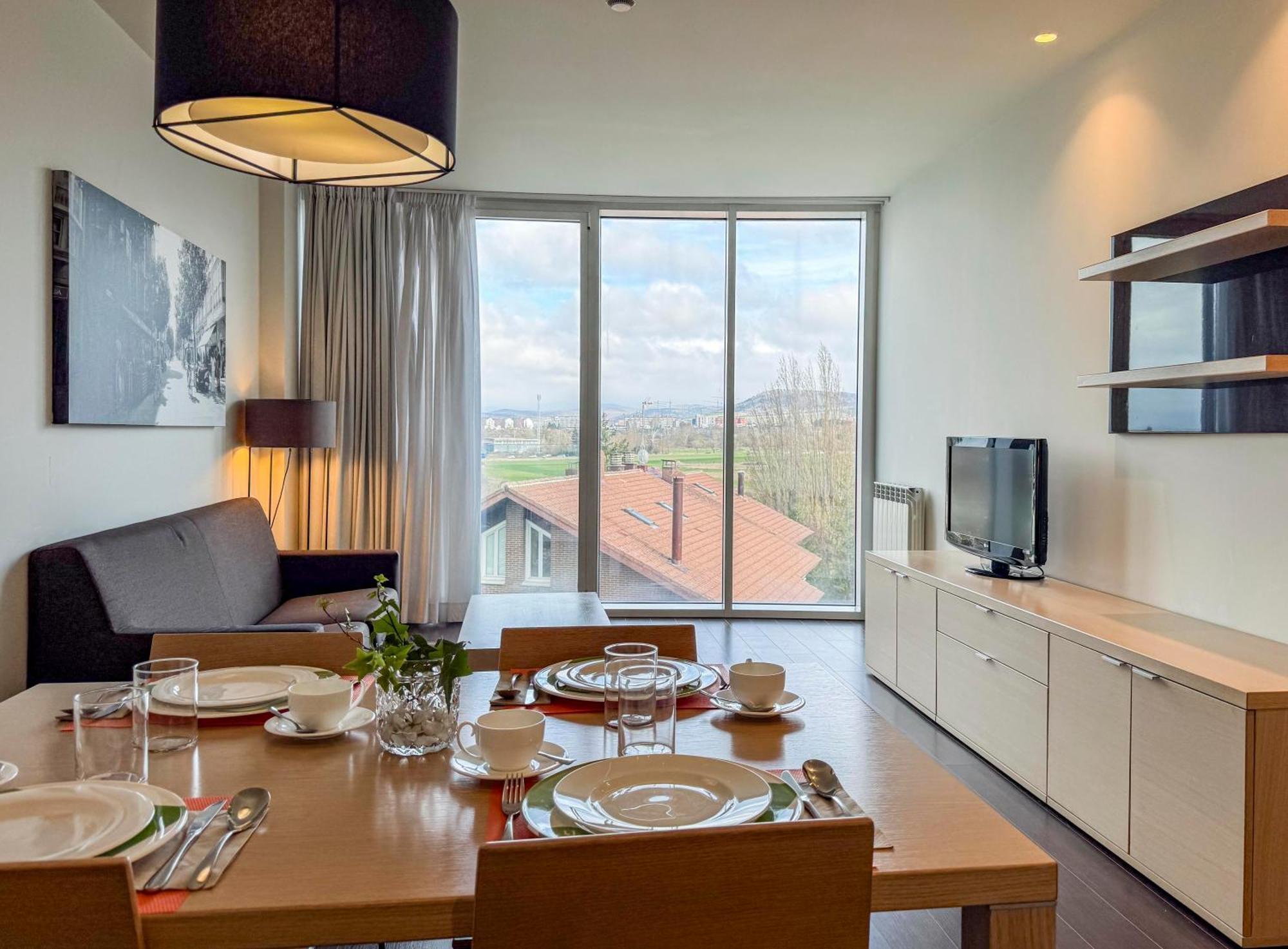 Hotel Jardines De Uleta Suites Vitoria-Gasteiz Ngoại thất bức ảnh