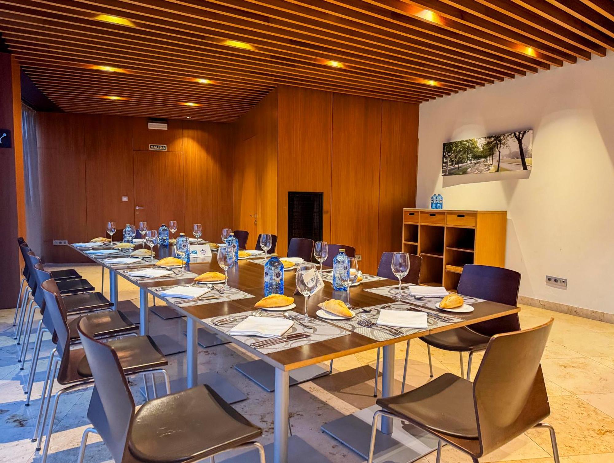 Hotel Jardines De Uleta Suites Vitoria-Gasteiz Ngoại thất bức ảnh
