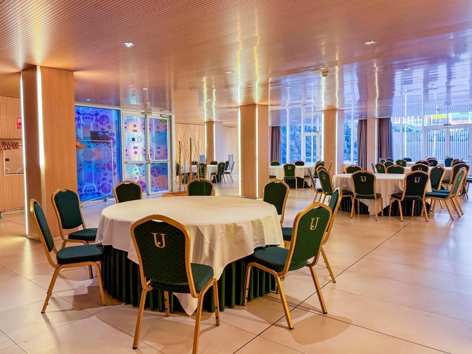 Hotel Jardines De Uleta Suites Vitoria-Gasteiz Ngoại thất bức ảnh