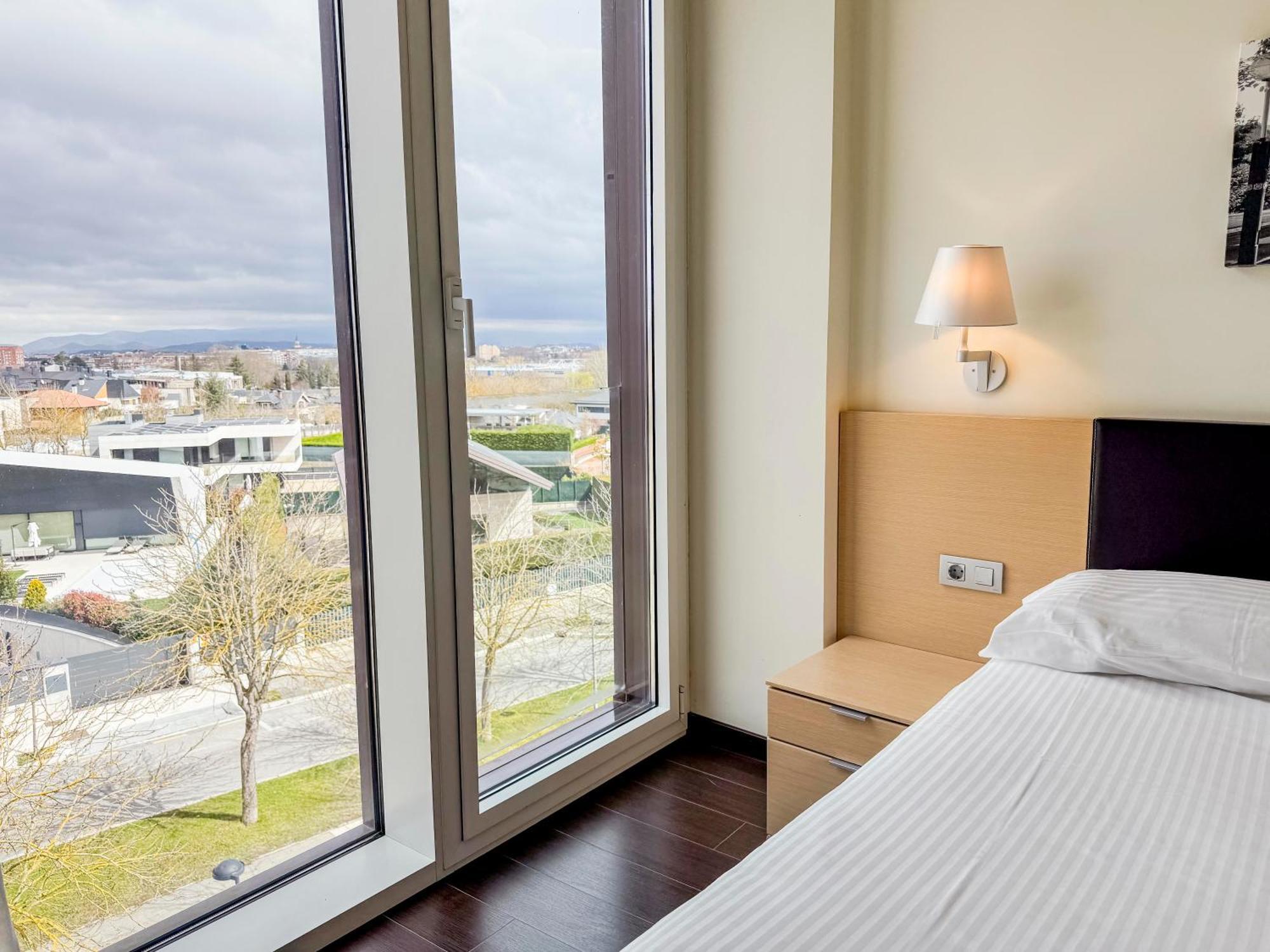 Hotel Jardines De Uleta Suites Vitoria-Gasteiz Ngoại thất bức ảnh