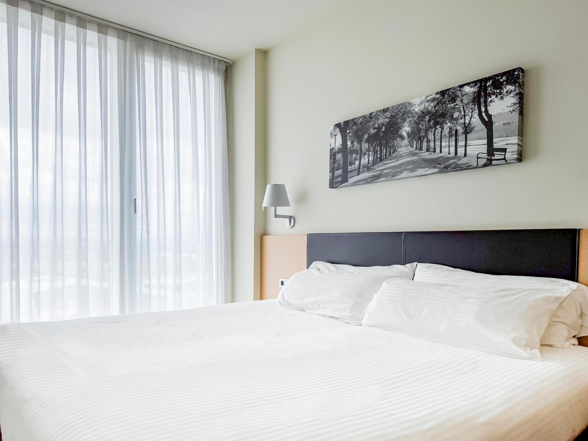 Hotel Jardines De Uleta Suites Vitoria-Gasteiz Ngoại thất bức ảnh