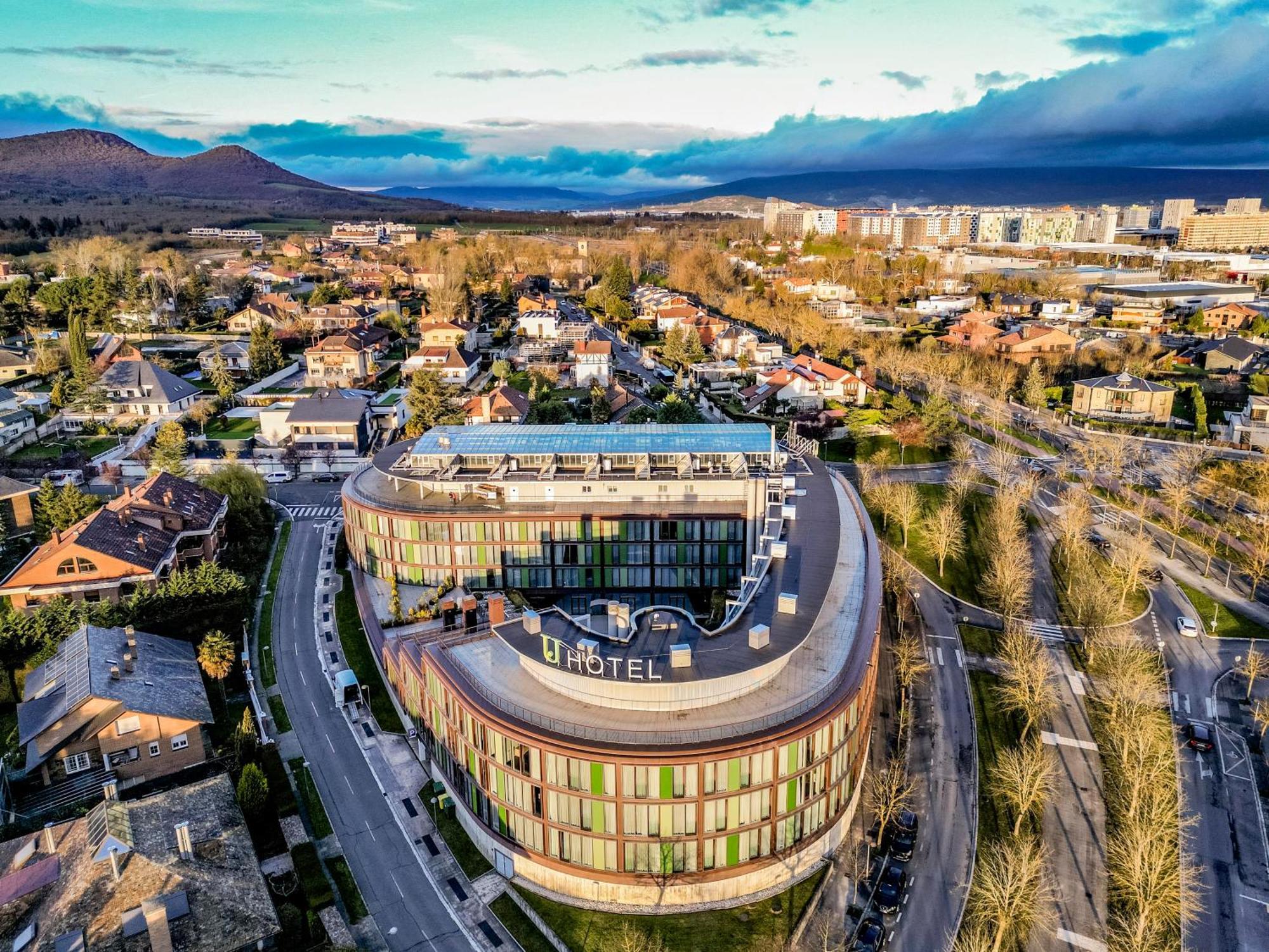 Hotel Jardines De Uleta Suites Vitoria-Gasteiz Ngoại thất bức ảnh